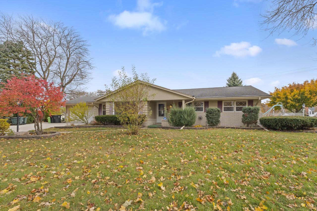 2808 N Park Dr, Wauwatosa, WI 53222