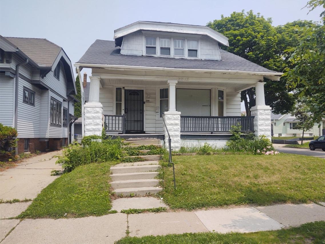 2202 W Keefe Ave, Milwaukee, WI 53206