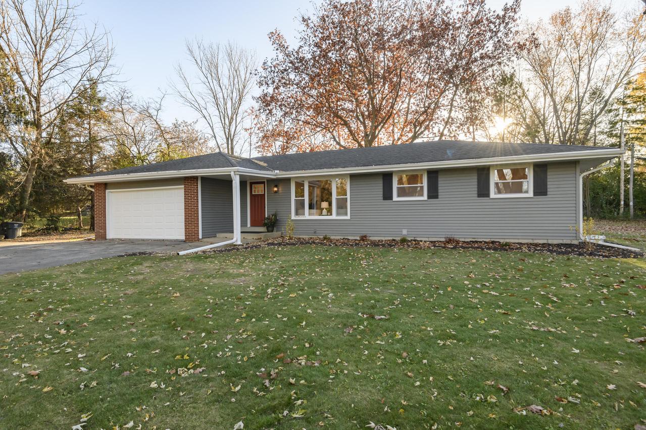 N33W22065 Hill N Dale, Pewaukee, WI 53072