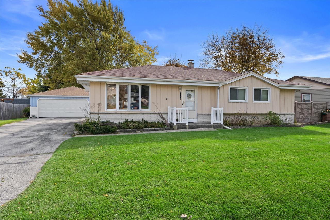 7329 Cliffside Dr, Caledonia, WI 53402