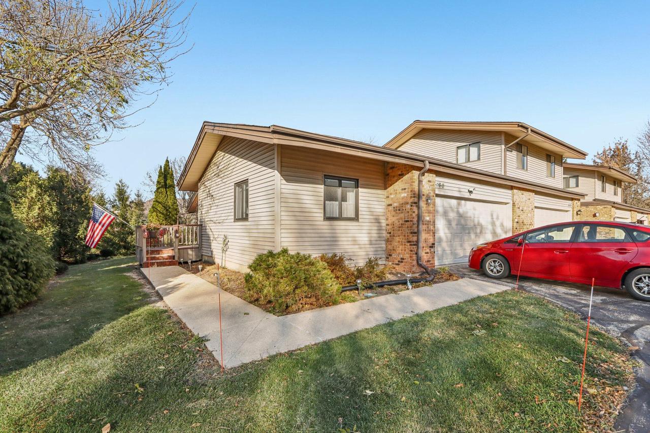 950 Pilgrim Pkwy, Elm Grove, WI 53122