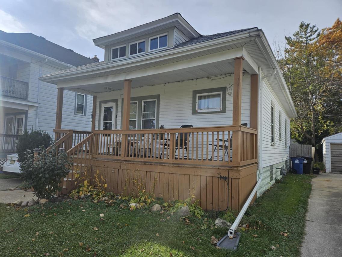 2218 Carlisle Ave, Racine, WI 53404