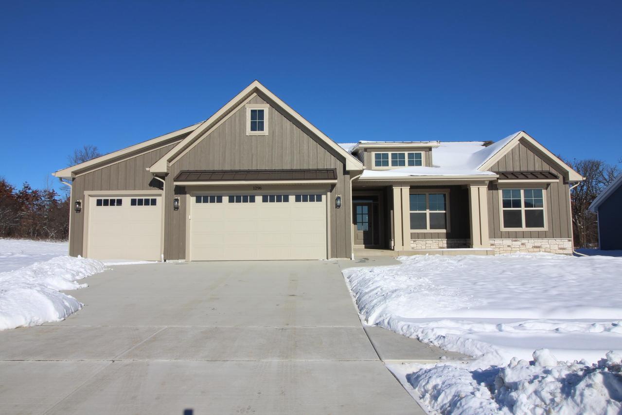 1296 Kiddle Ln, Union Grove, WI 53182