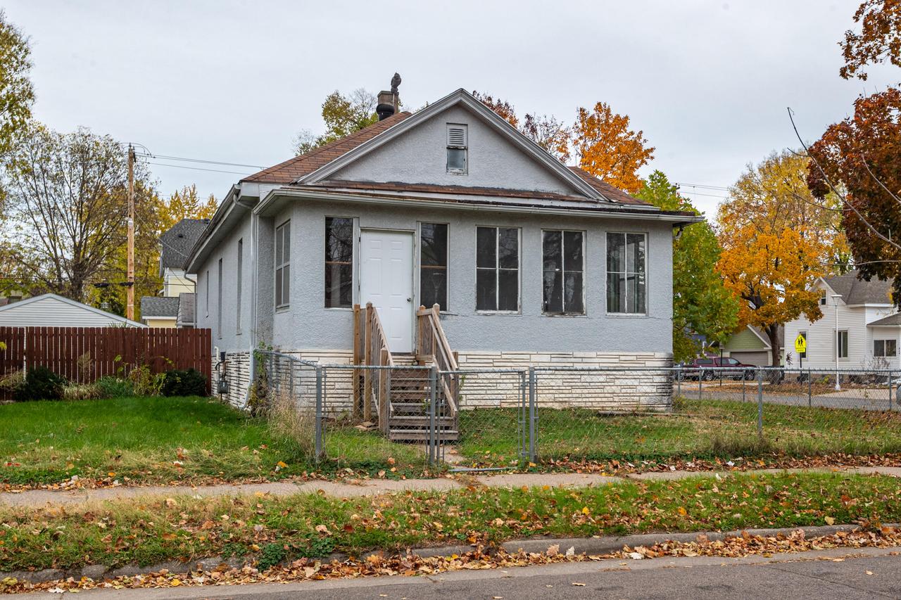 1027 6th St, La Crosse, WI 54601