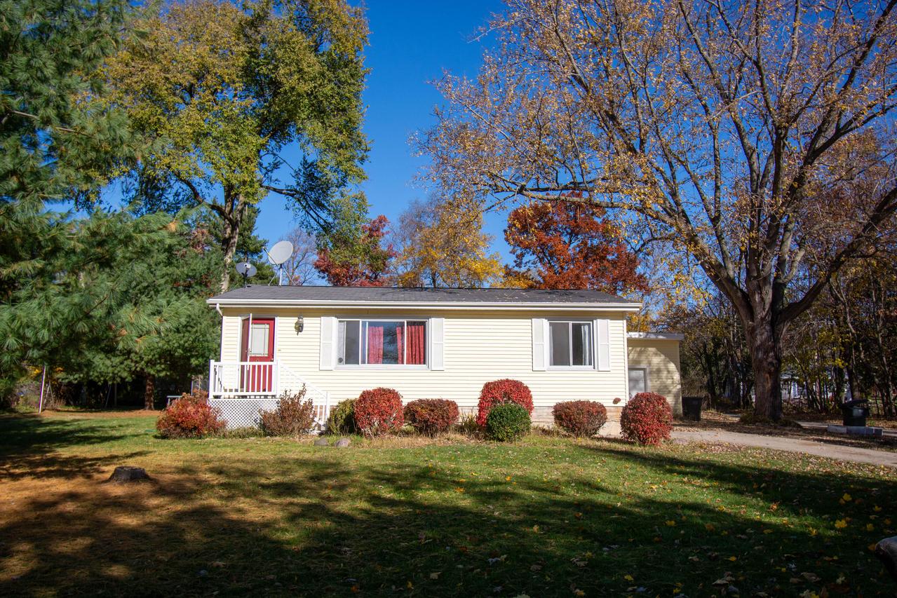 W3796 Lakeview Dr, Geneva, WI 53147