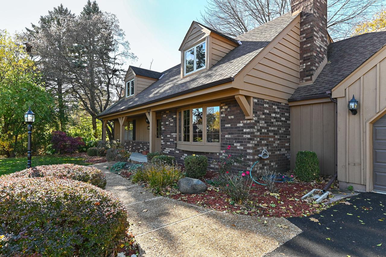 3738 Warren Cir, Mount Pleasant, WI 53405