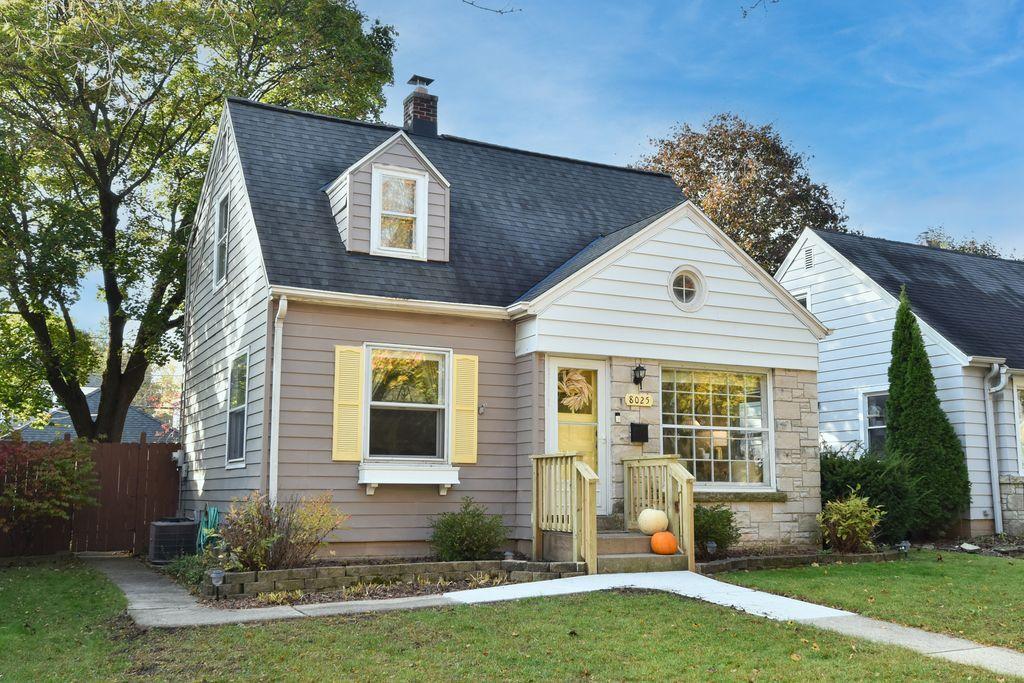 8025 W Lorraine Pl, Milwaukee, WI 53222