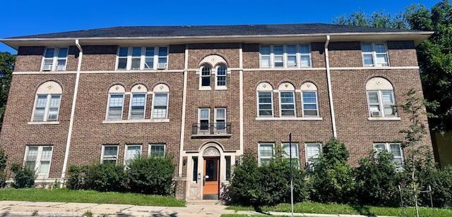 3070 N Oakland Ave, Milwaukee, WI 53211