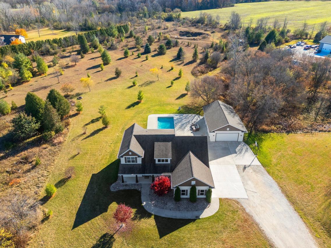 4923 Pierce Dr, Manitowoc Rapids, WI 54220