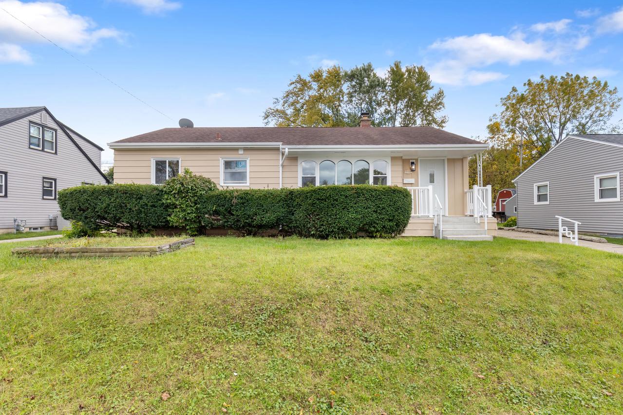 1217 Blake Ave, South Milwaukee, WI 53172