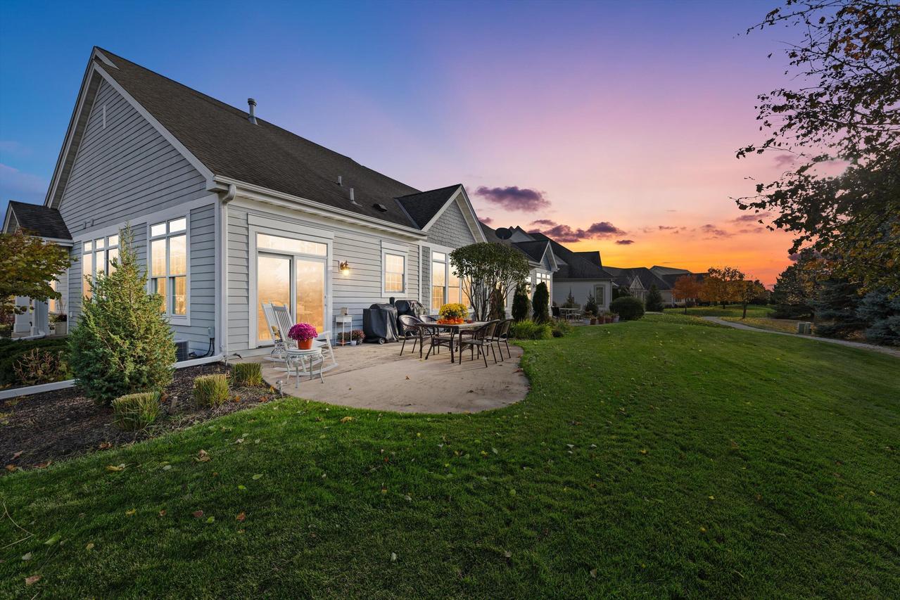 1758 Bess Ct, Oconomowoc, WI 53066