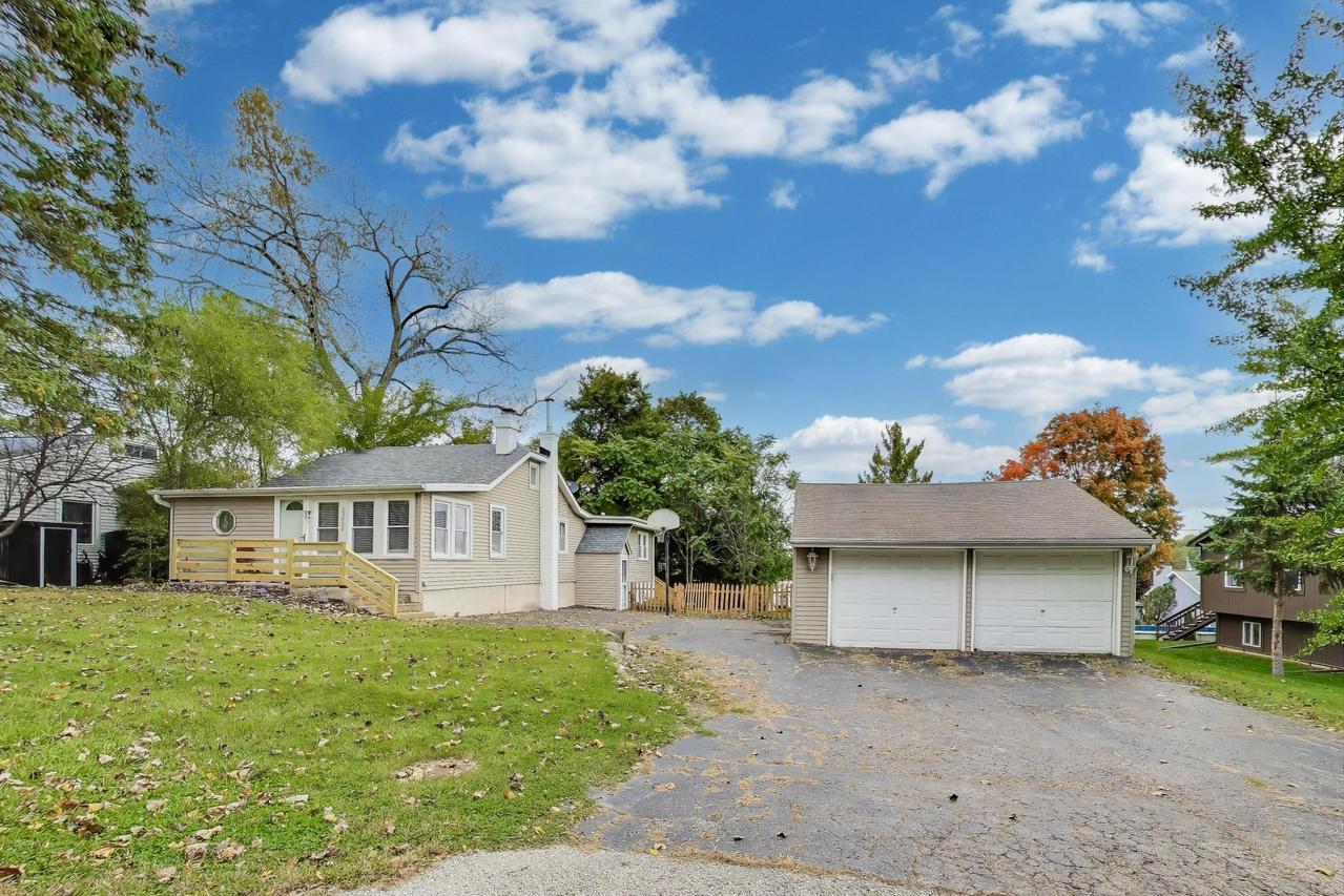 23600 82nd Pl, Salem Lakes, WI 53168