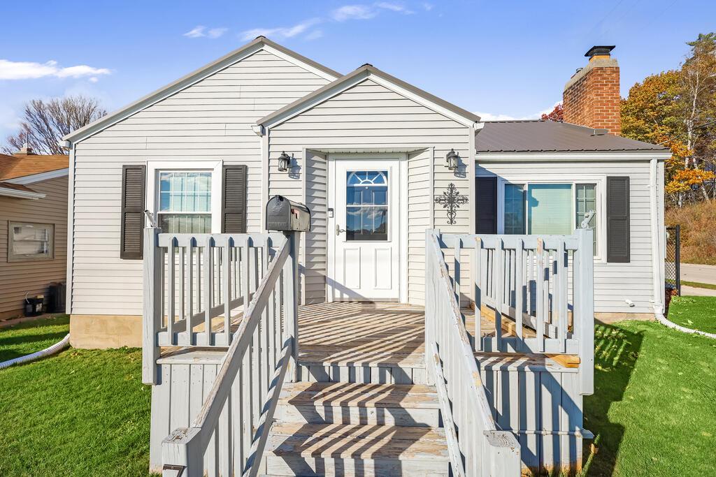 702 23rd St, Two Rivers, WI 54241