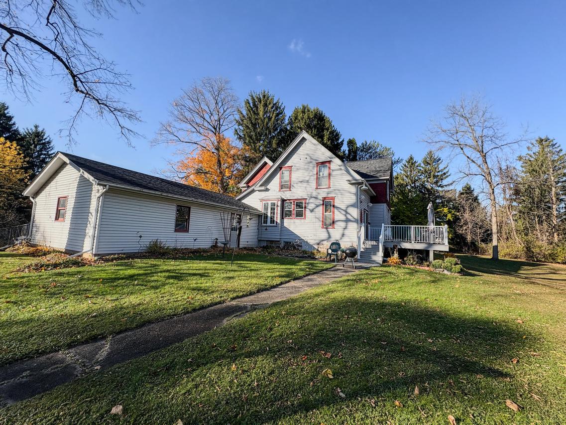 13065 W Appleblossom Ln, New Berlin, WI 53151