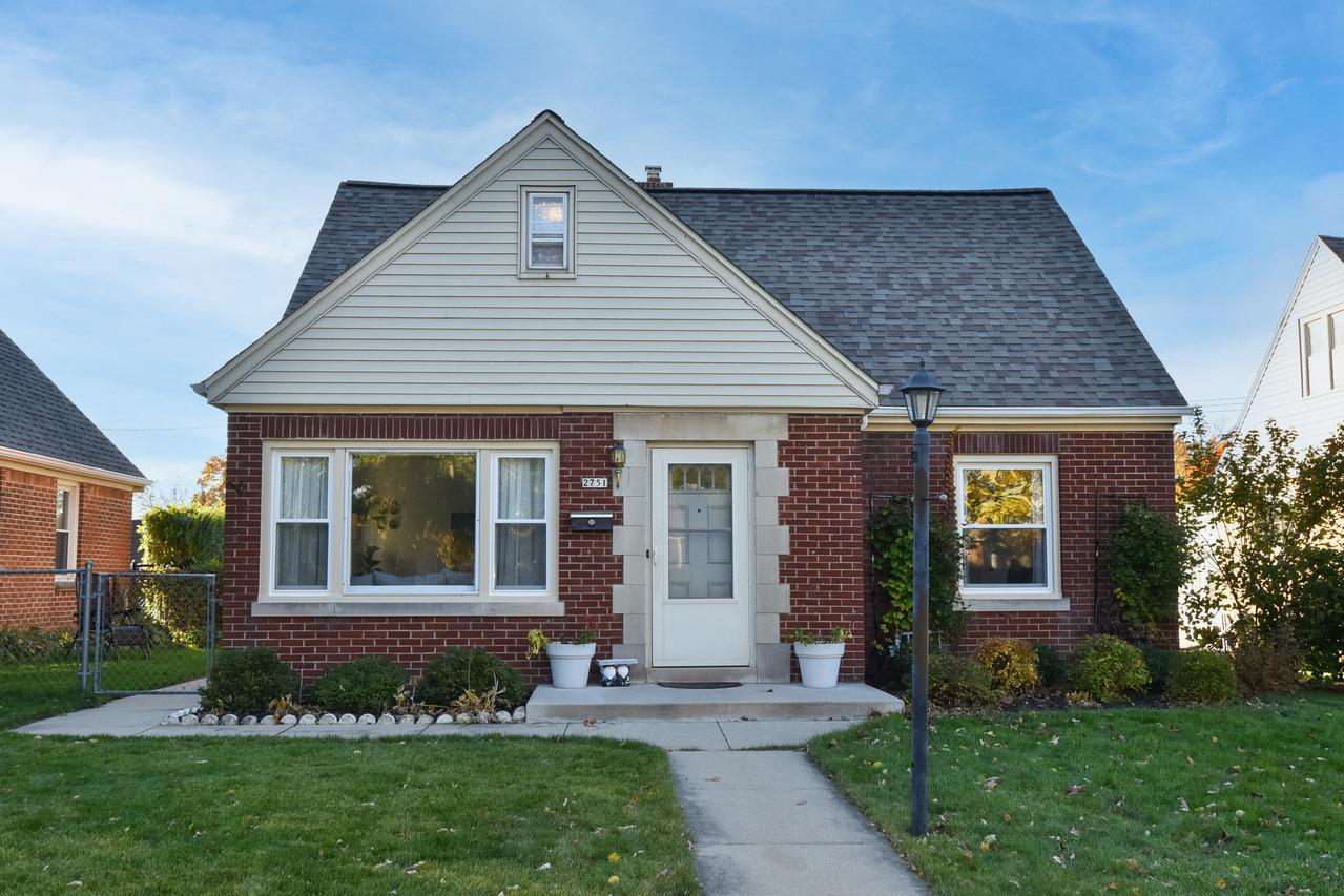 2751 N 83rd St, Milwaukee, WI 53222