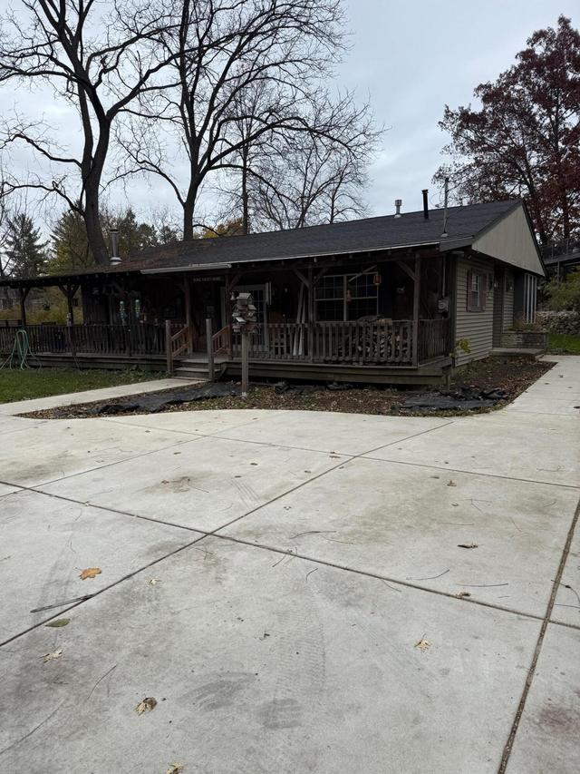 S65W18422 Ruby Dr, Muskego, WI 53150