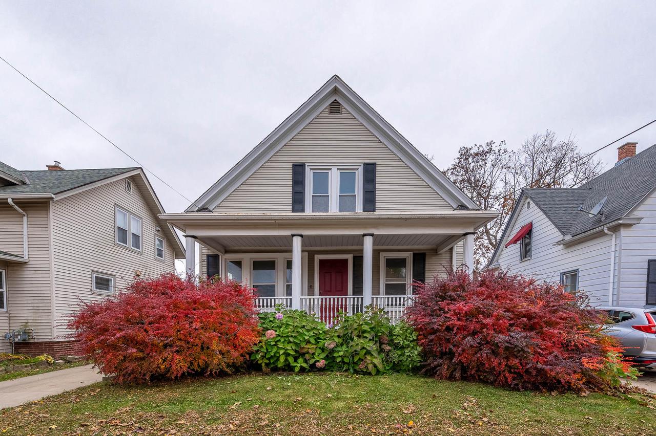 540 Hayes Ave, Racine, WI 53405