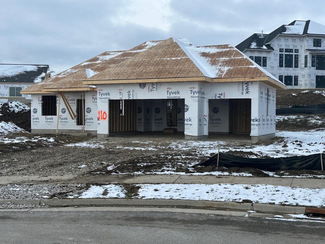 110 Retzer View, Waukesha, WI 53188