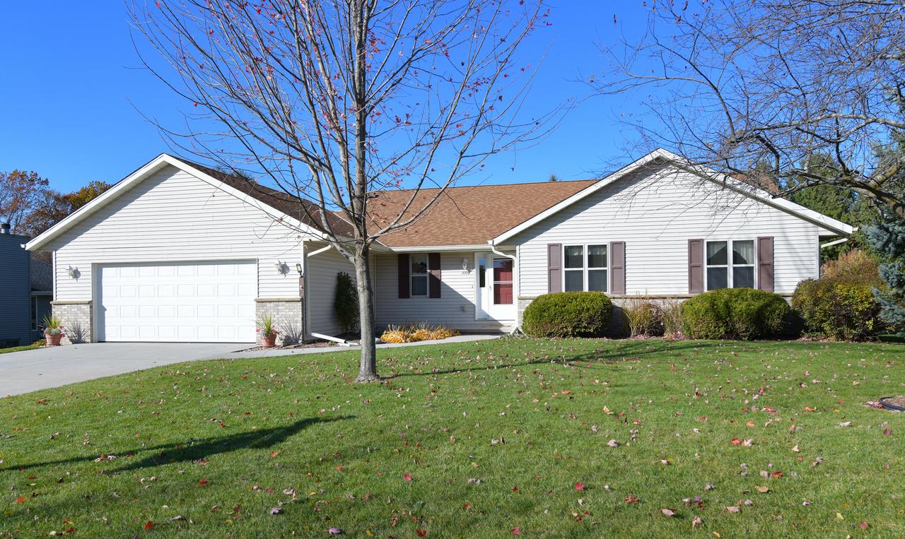 1004 Lous Way, Slinger, WI 53086