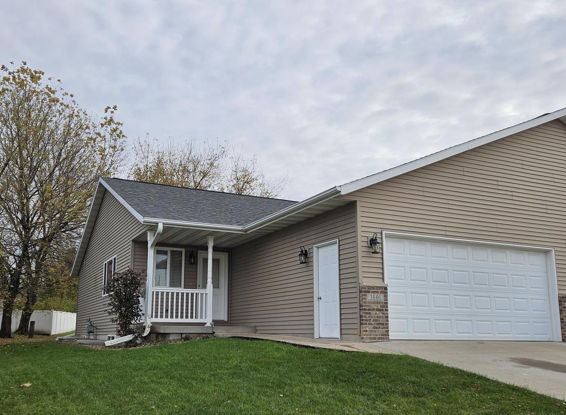 3801 Emerald Dr, Onalaska, WI 54650
