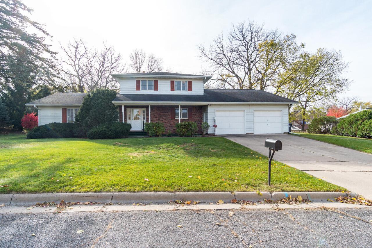 908 Monroe St, Onalaska, WI 54650