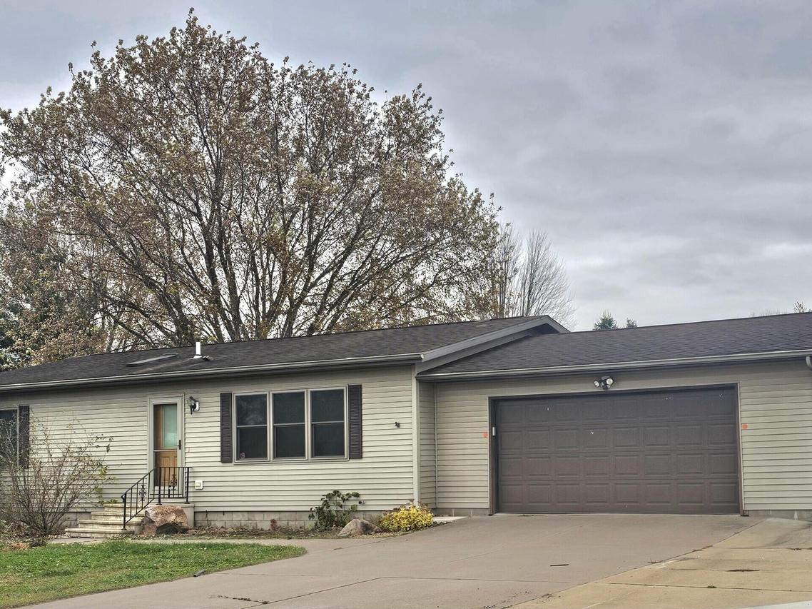 215 Sarah Cir, Rockland, WI 54653