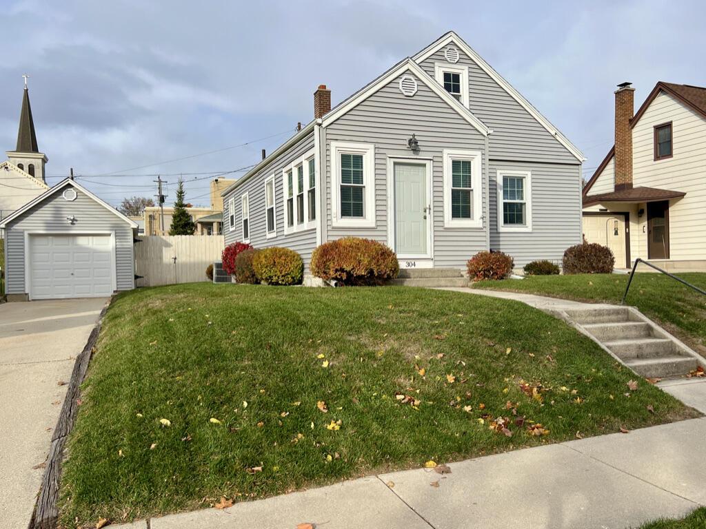 304 St Rose Ave, Fredonia, WI 53021
