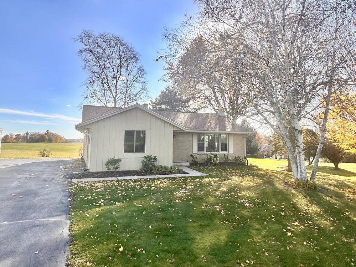 1085 Arrowhead Rd, Grafton, WI 53024