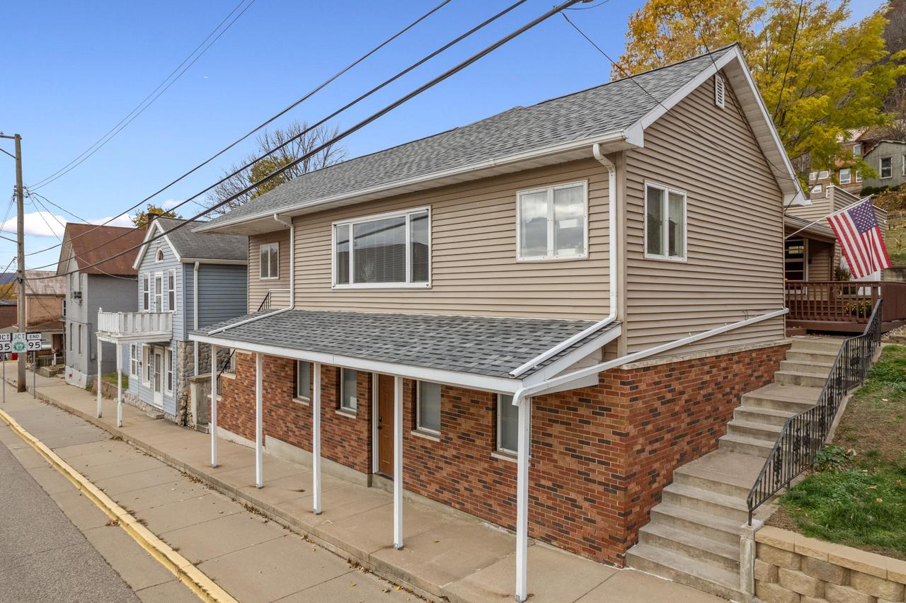 63 North St, Fountain City, WI 54629