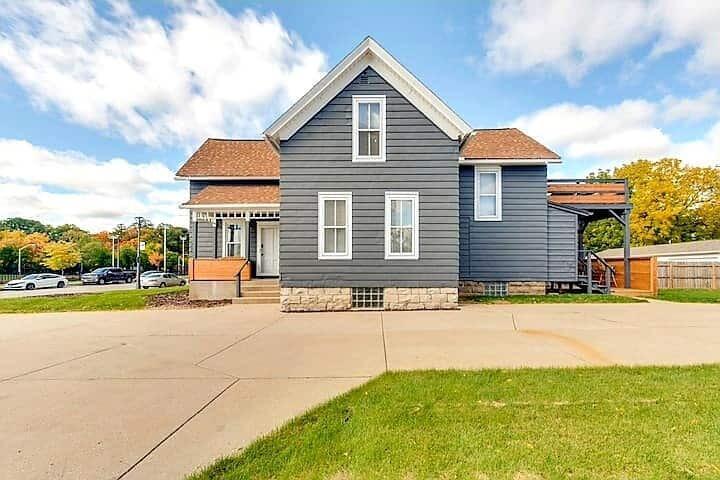 7236 W State St, Wauwatosa, WI 53213