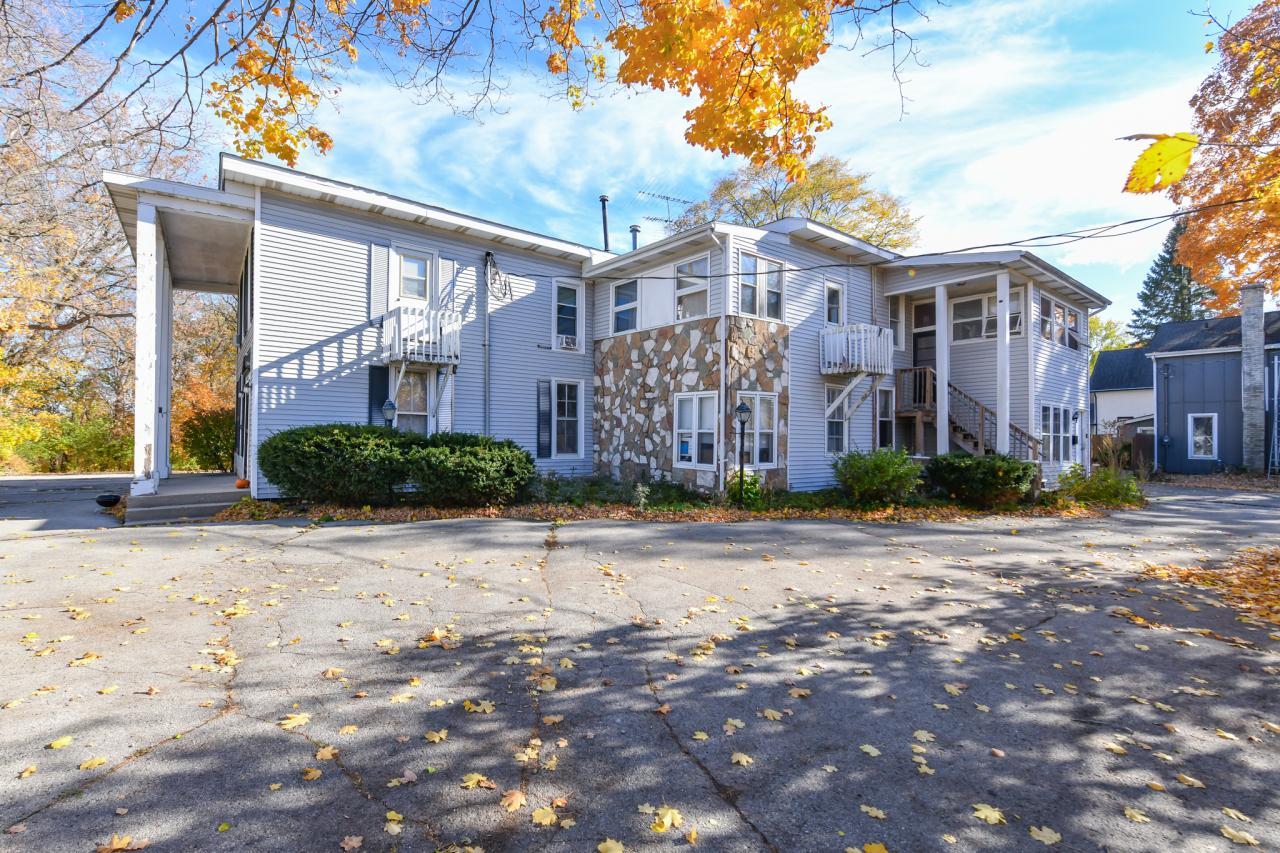 220 W Walworth Ave, Delavan, WI 53115