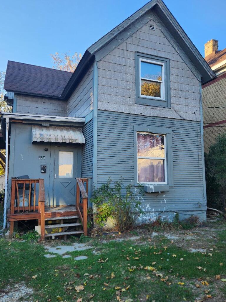 228 Howland Ave, Racine, WI 53404
