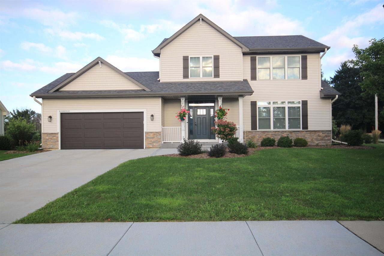 W195N17212 English Oaks Dr, Jackson, WI 53037