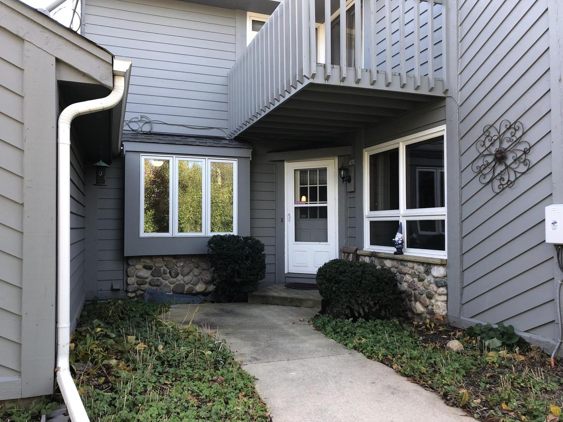 15634 W Ridge Rd, New Berlin, WI 53151