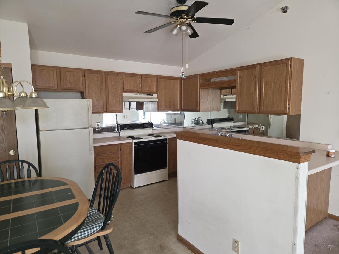 3651 E Barbara Ct #10, Oak Creek, WI 53154