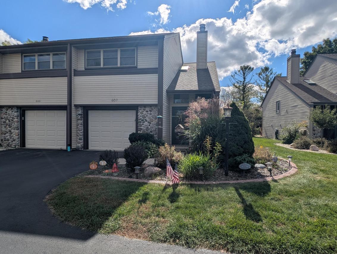 607 Tamarack Dr, West Bend, WI 53095