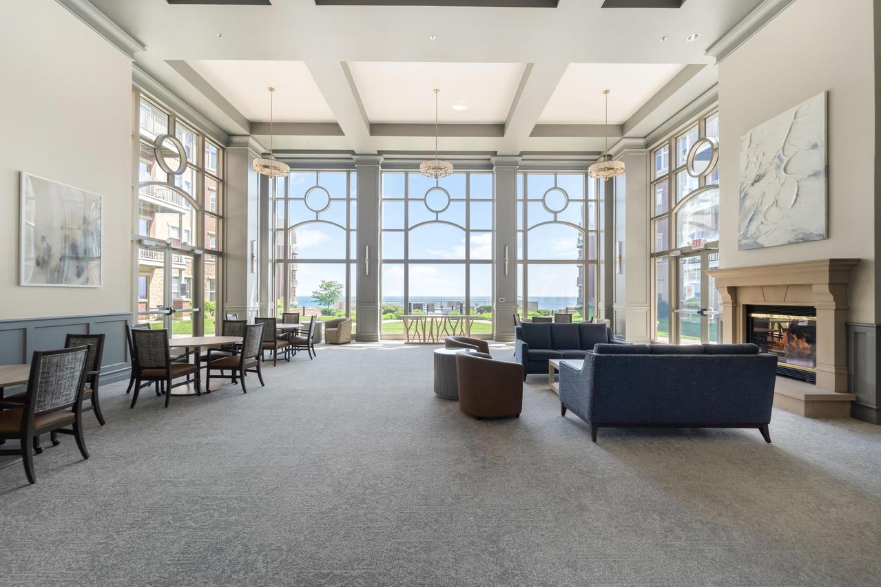 4130 S Lake Dr #282, Saint Francis, WI 53235