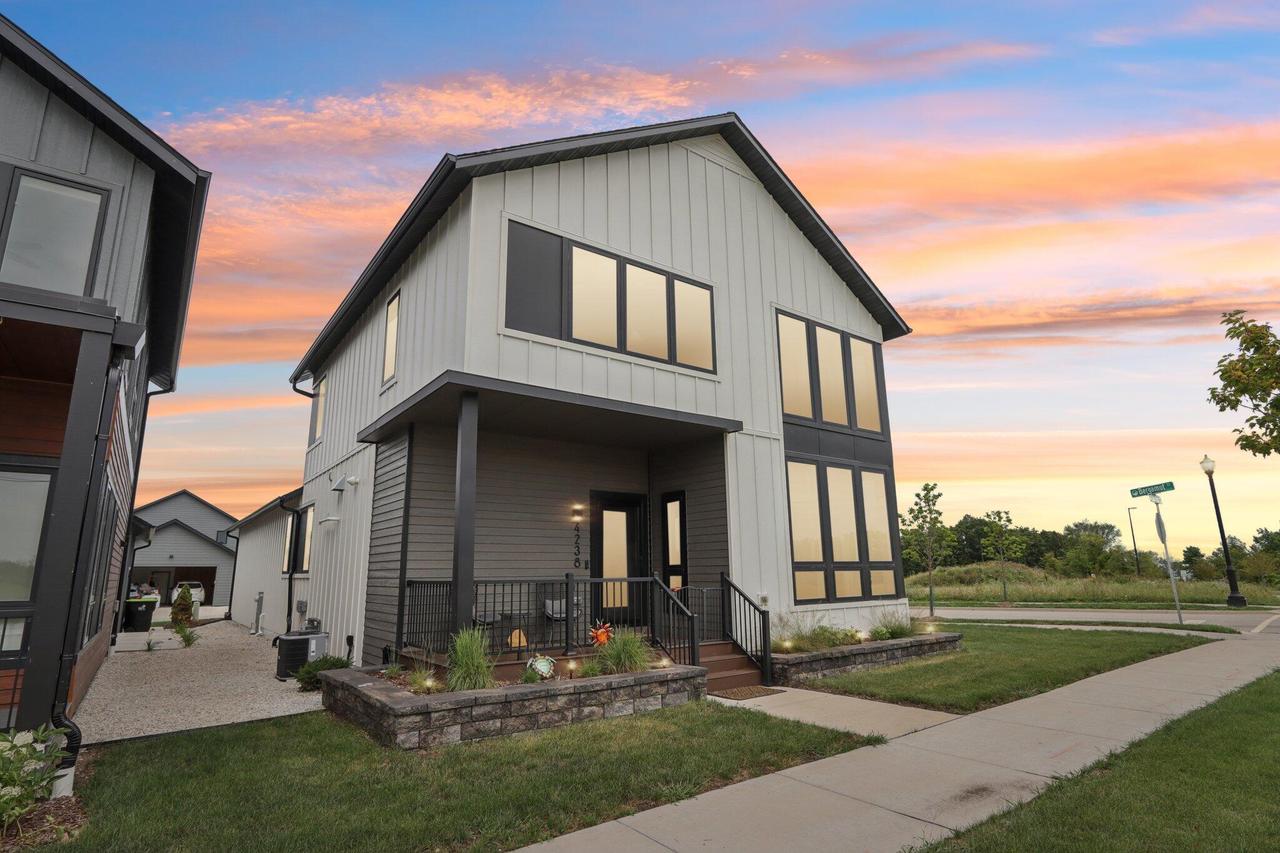 4238 E Lake Vista, Oak Creek, WI 53154