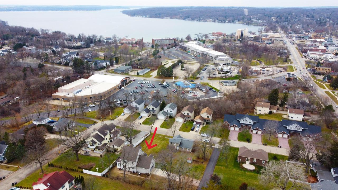 145 West St, Lake Geneva, WI 53147