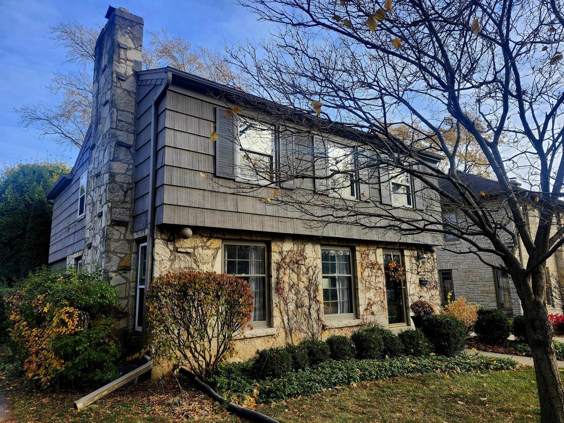 162 N 86th St, Wauwatosa, WI 53226