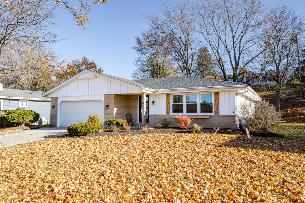 2109 Melody Ln, Waukesha, WI 53186