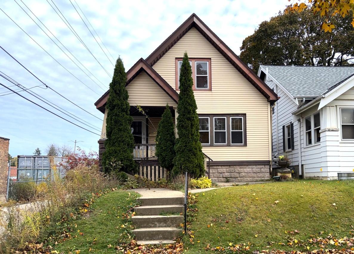 3480 N Bremen St, Milwaukee, WI 53212