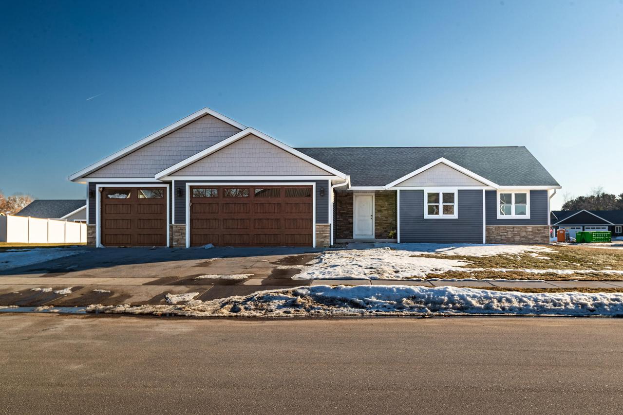1938 Arches Dr, Holmen, WI 54636