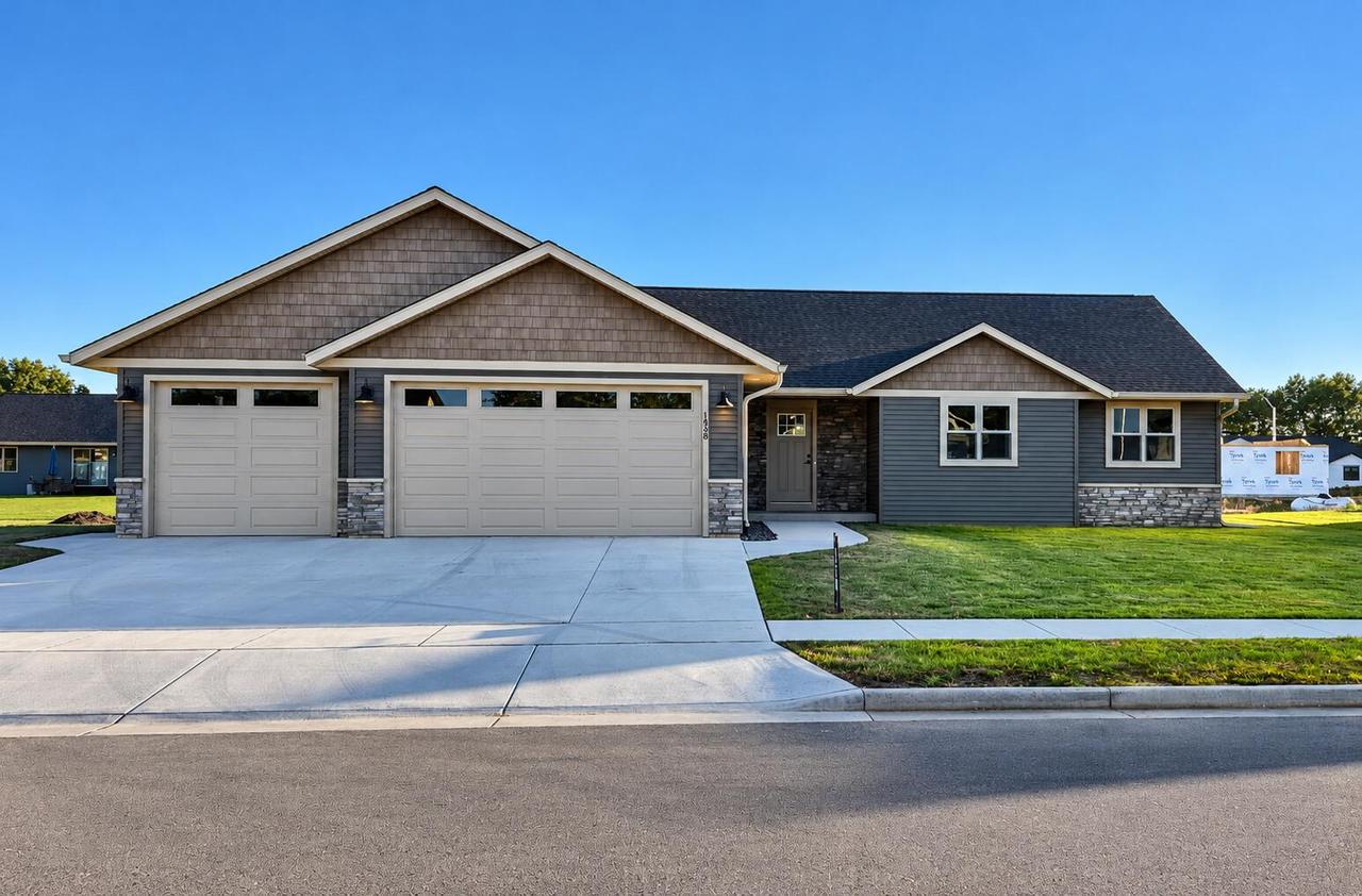 1838 Arches Dr, Holmen, WI 54636