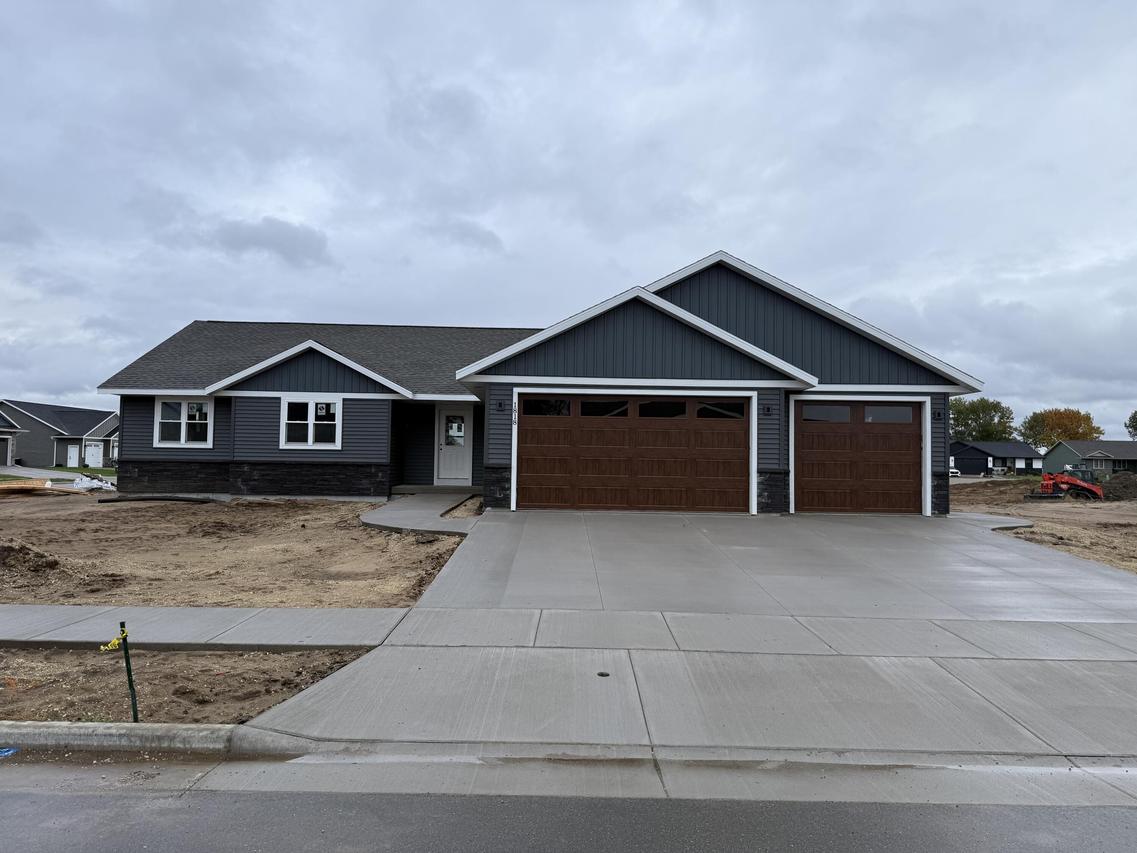 1818 Arches Dr, Holmen, WI 54636