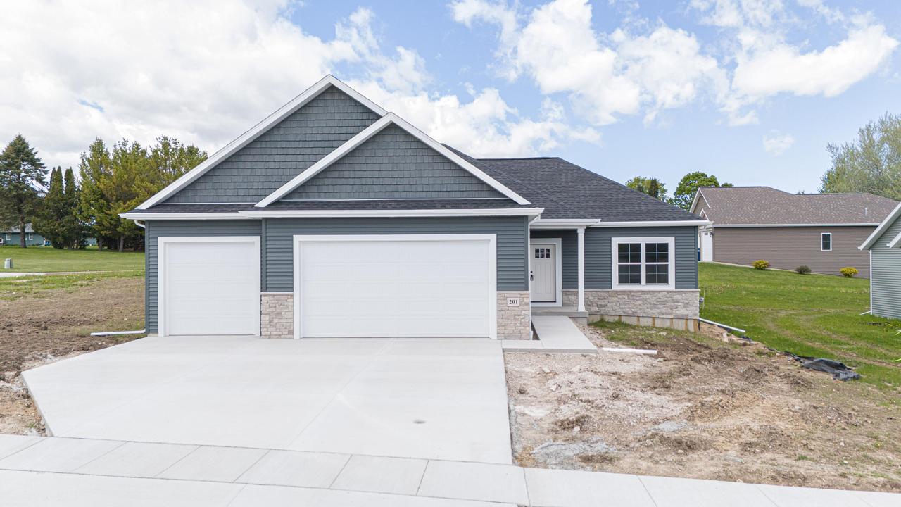 201 Edgewater Ct, Theresa, WI 53091