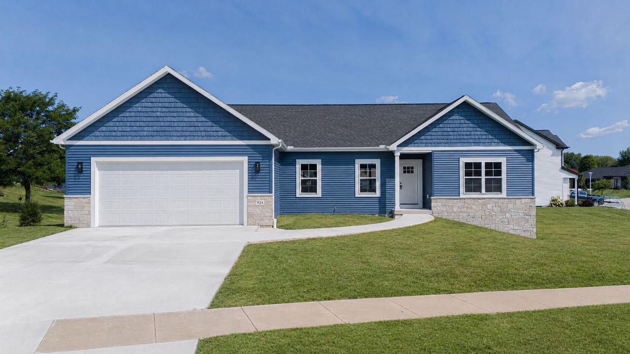 924 Duke St, Brownsville, WI 53006