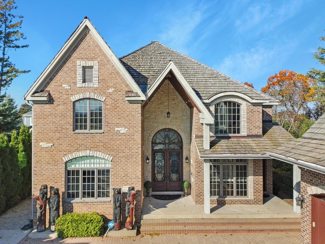 2611 E Lake Shore, Twin Lakes, WI 53181