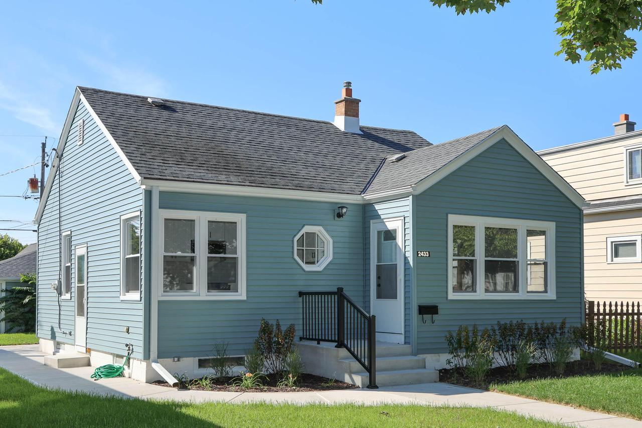 2433 S 74th St, West Allis, WI 53219