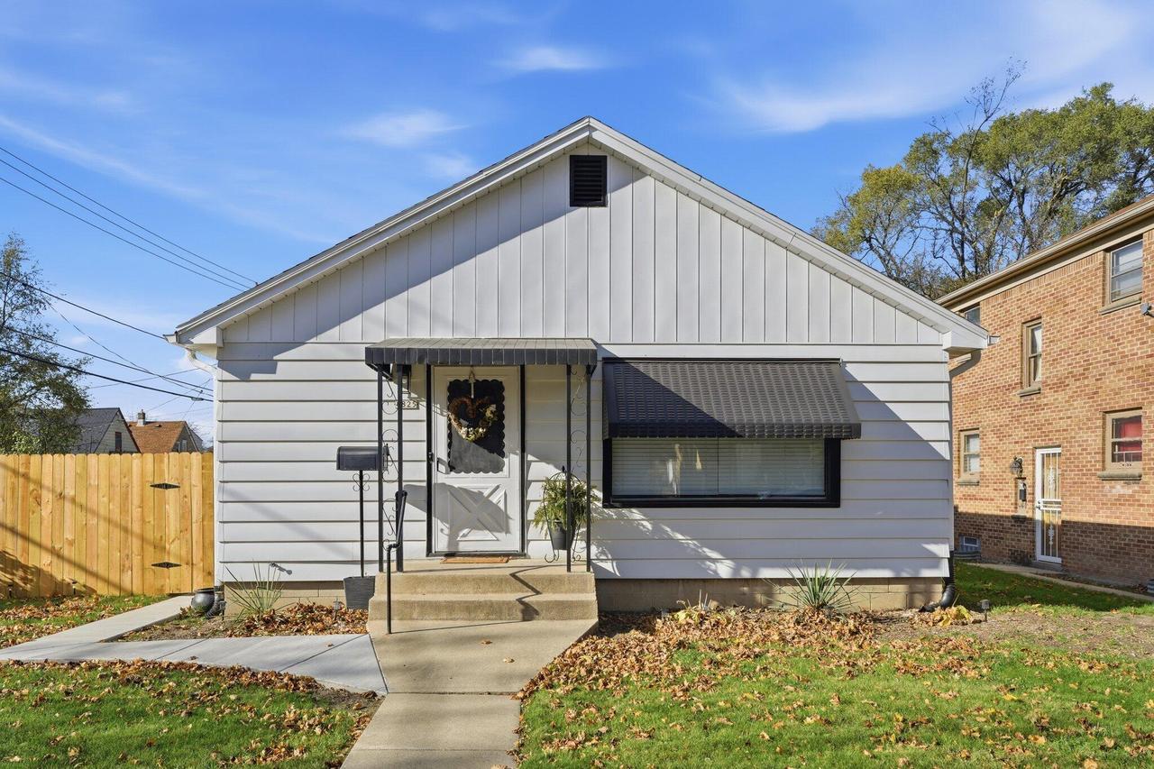 4825 N 25th St, Milwaukee, WI 53209